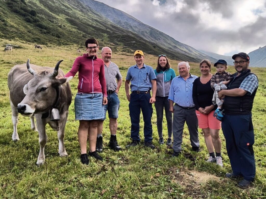 Bild beim Sommeranlass auf der Alp beim Vorstandsmitglied Heinz Planzer und seiner Familie entstanden welche beim Furkapass ihre Tiere Sömmern